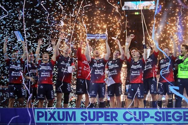Flensburg players celebrate winning the Super Cup THW Kiel vs. SG Flensburg Handewitt, Handball, Pixum Super Cup, 21 08 2019 THW Kiel vs. SG Flensburg Handewitt, Handball, Pixum Super Cup, 21 08 2019 Duesseldorf Copyright: xEIBNER RenexWeissx EP_RWS
