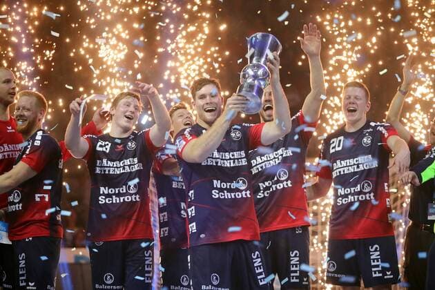 Flensburg players celebrate the victory of the Super Cup, in front with cup Johannes Golla Flensburg THW Kiel vs SG Flensburg Handewitt, Handball, Pixum Super Cup, 21 08 2019 THW Kiel vs SG Flensburg Handewitt, Handball, Pixum Super Cup, 21 08 2019 Duesseldorf Copyright: xEIBNER RenexWeissx EP_RWS