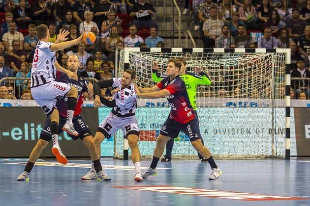 Handball Pixum Supercup SG Flensburg Handewitt against THW Kiel on Wednesday, August 21, 2019 at the ISS Dome in Düsseldorf Nikola Bilyk Kiel , left, is prevented from throwing by Simon Hald Flensburg Handewitt , 2 v l , Pixum Handball Supercup 2019