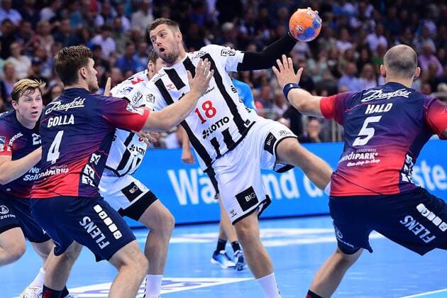 Handball Pixum Super Cup 2019 SG Flensburg Handewitt THW Kiel on 21 08 2019 in the ISS Dome in Düsseldorf Johannes Golla Flensburg , left Niclas Ekberg Kiel , middle Simon Hald Jensen Flensburg , right xRx