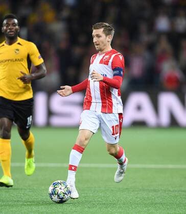 FOOTBALL CHAMPIONS LEAGUE SAISON 2019 2020 Play Off Hinspiel in Bern BSC Young Boys Bern Red Star Belgrade 21 08 2019 Marko Marin Red Star Belgrade on the Ball