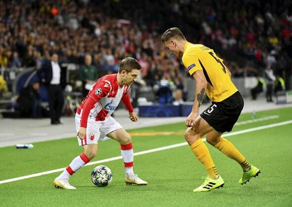 21 08 2019 Bern ,Stade de Suisse Soccer Men Season 2019 2020 Champions League BSC Young Boys Red Star Belgrade In picture Marko Marin Red Star I vs. Cedric Zesiger YB Action Duel fight