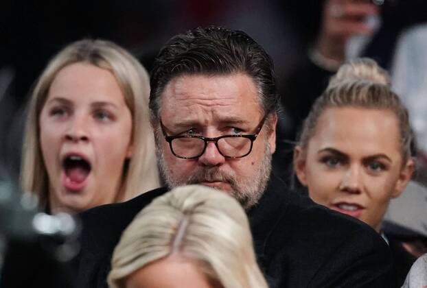 Bilder des Jahres 2019, Sport 08 August BASKETBALL AUSTRALIA USA, Actor Russell Crowe looks on on in the crowd during match 1 of the Pre-FIBA World Cup series between the Australian Boomers and the USA at Marvel Stadium in Melbourne, Thursday, August 22, 2019. ( NO ARCHIVING, EDITORIAL USE ONLY, NO USE IN BOOKS WITHOUT CONSENT MELBOURNE VIC AUSTRALIA  Copyright: xSCOTTxBARBOURx 20190822001414376867
