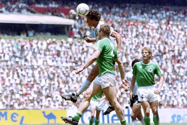 BRIEGEL Hans Peter Team Deutschland mit VALDANO FIFA World Cup, WM, Weltmeisterschaft, Fussball 1986 in Mexico Finale Argentinien - Deutschland 3 : 2 am 29. 06.1986 im Azteca Stadion in Mexico Stadt *** BRIEGEL Hans Peter Team Germany with VALDANO FIFA World Cup 1986 in Mexico Final Argentina Germany 3 2 on 29 06 1986 in Azteca Stadium in Mexico City 