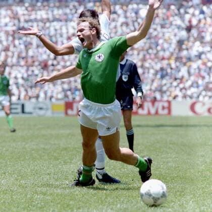 BRIEGEL Hans Peter Team Deutschland mit BROWN Finale Argentinien - Deutschland 3 : 2 am 29. 06.1986 im Azteca Stadion in Mexico Stadt *** BRIEGEL Hans Peter Team Germany with BROWN Final Argentina Germany 3 2 on 29 06 1986 at the Azteca Stadium in Mexico City 