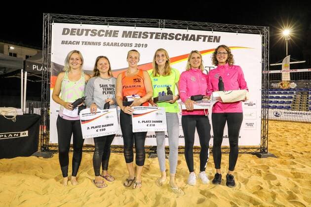Christin MEYER and Laura JAEHNEL Vice Champion 2019, Deborah DOERING and Sophie SCHMIDT German Champion 2019, Lisa Marie BUERKLE and Sarah Kristin FRICKE 3 Place, Beach Tennis, German Championships and ITF Beach Tennis Saarlouis 2019, Kleiner Markt in Saarlouis, 23 08 2019,