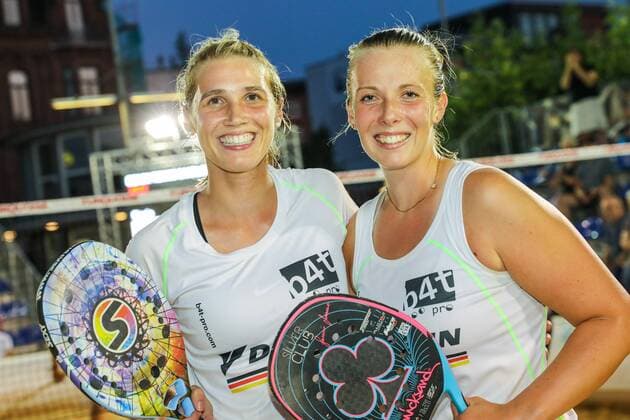 German Champions 2019 Sophie SCHMIDT and Deborah DOERING, Final Women, Beach Tennis, German Championships and ITF Beach Tennis Saarlouis 2019, Kleiner Markt in Saarlouis, 23 08 2019,