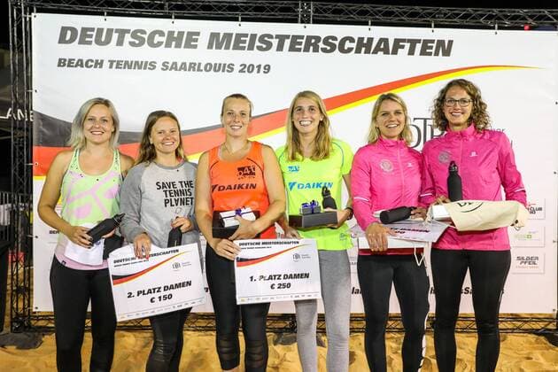 Christin MEYER and Laura JAEHNEL Vice Champion 2019, Deborah DOERING and Sophie SCHMIDT German Champion 2019, Lisa Marie BUERKLE and Sarah Kristin FRICKE 3 Place, Beach Tennis, German Championships and ITF Beach Tennis Saarlouis 2019, Kleiner Markt in Saarlouis, 23 08 2019,