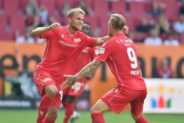 Fußball 1. Bundesliga 02. Spieltag FC Augsburg - Union Berlin am 24.08.2019 in der WWK Arena in Augsburg Jubel, Torjubel, Torschuetze, Torschütze Sebastian Andersson (Union Berlin) jubelt nach seinem Tor zum 1:1. mit Sebastian Polter (Union Berlin). *** Football 1 Bundesliga 02 Matchday FC Augsburg Union Berlin on 24 08 2019 at the WWK Arena in Augsburg Jubilee, goal celebration, goal scorers, goal scorer Sebastian Andersson Union Berlin cheers after his goal to 1 1 with Sebastian Polter Union Berlin MH