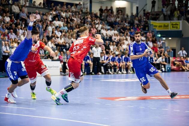 2 Handball Bundesliga VfL Gummersbach TUSEM Essen 24 08 2019 Tin Kontrec 9, VfL Gummersbach , Tim Zechel 96, TUSEM Essen , Janko Bozovic 77, VfL Gummersbach , 2 Handball Bundesliga VfL Gummersbach TUSEM Essen Gummersbach, Schwalbe arena Copyright: xBEAUTIFULxSPORTS Wunderlx