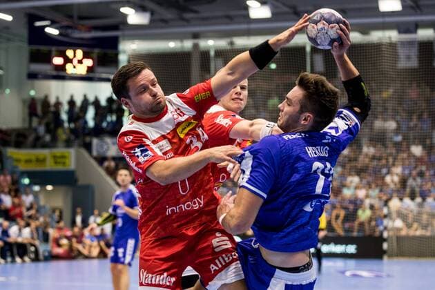 2 Handball Bundesliga VfL Gummersbach TUSEM Essen 24 08 2019 Felix Klinger 34, TUSEM Essen , Fynn Herzig 22, VfL Gummersbach , 2 Handball Bundesliga VfL Gummersbach TUSEM Essen Gummersbach, Schwalbe arena Copyright: xBEAUTIFULxSPORTS Wunderlx