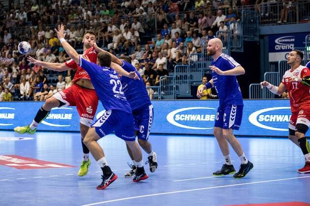 2 Handball Bundesliga VfL Gummersbach TUSEM Essen 24 08 2019 Dennis Szczesny 22, TUSEM Essen , Fynn Herzig 22, VfL Gummersbach , 2 Handball Bundesliga VfL Gummersbach TUSEM Essen Gummersbach, Schwalbe arena Copyright: xBEAUTIFULxSPORTS Wunderlx