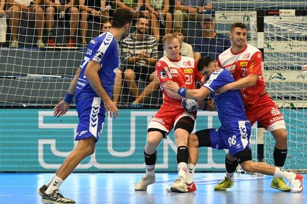 26 Lucas Firnhaber 26 TuSEM Essen and 22 Dennis Szczesny 22 Tu9EM Essen 9 Tin Kontrec 9 VfL Gummersbach ,, VfL Gummersbach TuSEM Essen, Handball, Men, 2 League, Liqui Moly Handball Bundesliga, 1 Matchday, 28 08 2019, VfL Gummersbach TuSEM Essen, , Handball, Liqui Moly 2 Handball Bundesliga, Men, Soielzeit 2019 20 Gummersbach Copyright: xEIBNER JuergenxAugstx EP_JOGI