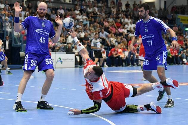 17 Rolando Urios Gonzalez 17 TuSEM Essen at the Throw, VfL Gummersbach TuSEM Essen, Handball, Men, 2 League, Liqui Moly Handball Bundesliga, 1 Matchday, 28 08 2019, VfL Gummersbach TuSEM Essen, , Handball, Liqui Moly 2 Handball Bundesliga, Men, Soielzeit 2019 20 Gummersbach Copyright: xEIBNER JuergenxAugstx EP_JOGI