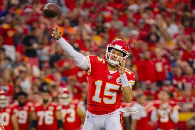 Kansas City Chiefs quarterback Patrick Mahomes (15) looks down the San Francisco 49ers defense for an open receiver in the first quarter at Arrowhead Stadium in Kansas City, Missouri on Saturday, August 24, 2019.  KCP20190824212 KYLExRIVAS