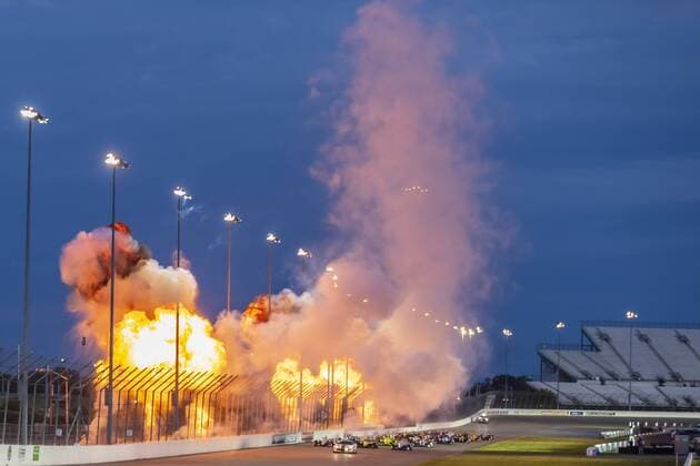 Bilder des Jahres 2019, Sport 08 August Sport Bilder des Tages August 24, 2019, Madison, Illinois, USA: The NTT IndyCar, Indy Car, IRL, USA Series teams take the green flag to start the race for the Bommarito Automotive Group 500 at World Wide Technology Raceway in Madison Illinois. IndyCar 2019: NTT IndyCar Series Bommarito Automotive Group 500 August 24 - ZUMAa161 20190824_zaa_a161_009 Copyright: xWalterxGxArcexSrxGrindstonexMedix