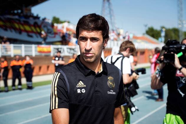 Real Madrid Castilla s head coach, former Spanish soccer player Raul Gonzalez, looks at his players as he makes his debut as head coach during the season s first Second Division B league game against Las Rozas at Navalcarbon Stadium, in Las Rozas, outside Madrid, Spain, 25 August 2019. Former soccer player Raul Gonzalez makes his debut as head coach of Real Madrid Castilla !ACHTUNG: NUR REDAKTIONELLE NUTZUNG!  Copyright: xLucaxPiergiovannix GRAF653 20190825-637023376500266443