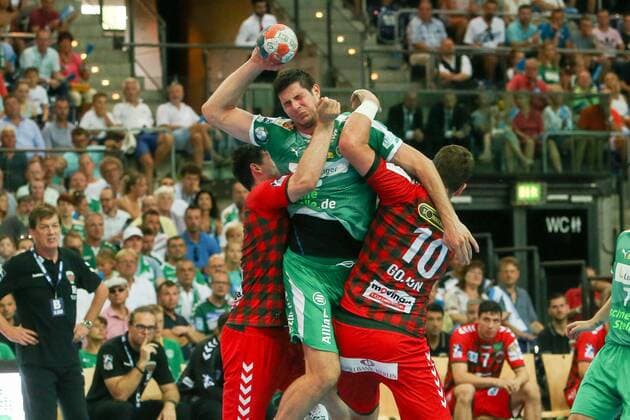 DHfK Fuechse Berlin Handball Leipzig, 25 08 2019, Arena Leipzig, Handball, 1 Bundesliga, 1 Matchday , SC DHfK Füchse Berlin , Im Bild v l Simon Ernst 2, Füchse Berlin , Marko Mamic 22, Leipzig und Jakov Gojun 10, Füchse Berlin ,