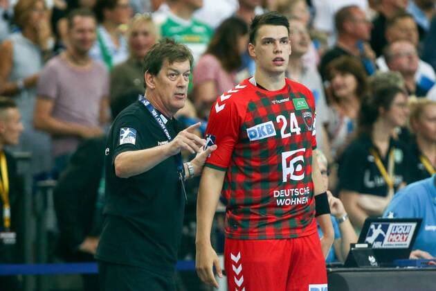 DHfK Fuechse Berlin Handball Leipzig, 25 08 2019, Arena Leipzig, Handball, 1 Bundesliga, 1 Matchday , SC DHfK Füchse Berlin , In the picture v l coach Velimir Petkovic Füchse Berlin and Frederik Simak 24, Füchse Berlin ,