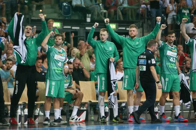 DHfK Fuechse Berlin Handball Leipzig, 25 08 2019, Arena Leipzig, Handball, 1 Bundesliga, 1 Matchday , SC DHfK Füchse Berlin 24 23 10 14 , In the picture players of the SC DHfK cheer,