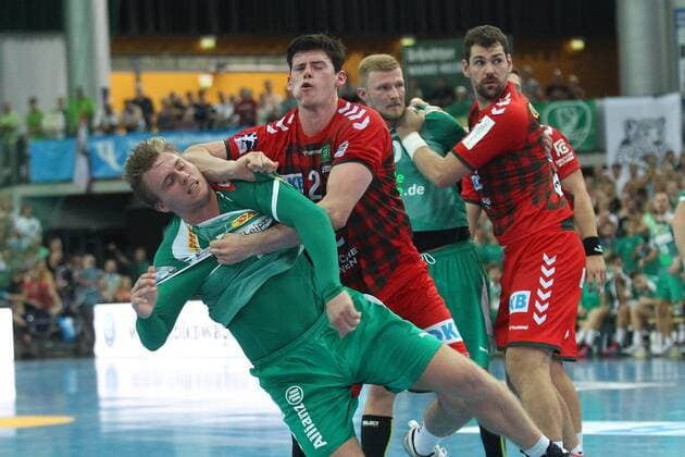 SC DHfK Leipzig vs. Fuechse Berlin, Liqui Moly HBL, 25 08 19 Handball, 1 Bundesliga, Season 2019 2020, 1 Matchday SC DHfK Leipzig vs. Fuechse Berlin on 25 08 19 in the Arena Leipzig In the picture foul to Franz SEMPER 3, SC DHfK Leipzig by Simon Ernst 2, Fuechse Berlin Copyright: xBEAUTIFULxSPORTS JanxKaeferx