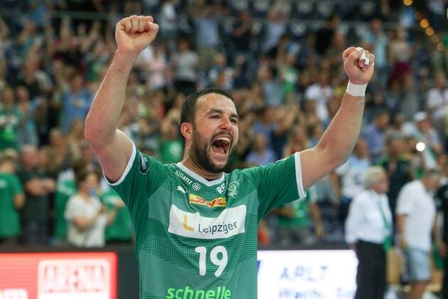 DHfK Fuechse Berlin Handball Leipzig, 25 08 2019, Arena Leipzig, Handball, 1 Bundesliga, 1 Matchday , SC DHfK Füchse Berlin 24 23 10 14 , In the picture Bastian Roscheck 19, Leipzig cheers the victory ,
