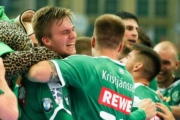 DHfK Fuechse Berlin Handball Leipzig, 25 08 2019, Arena Leipzig, Handball, 1 Bundesliga, 1 Matchday , SC DHfK Füchse Berlin 24 23 10 14 , In the picture v l Franz Semper 3, Leipzig and Viggo Kristjansson Kristjansson 73, Leipzig cheer the victory ,