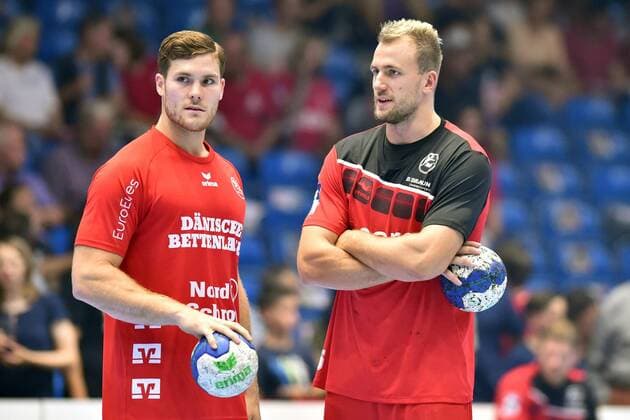 Johannes Golla SG Flensburg Handewitt L and Julius Kuehn MT Melsungen R before the game , GER, MT Melsungen SG Flensburg Handewitt, Handball, 1 Bundesliga Maenner, 25 08 2019, GER, MT Melsungen SG Flensburg Handewitt, Handball, 1 Liga Maenner, 25 08 2019 Kassel Copyright: xEIBNER RolandxSippelx EP_RSL