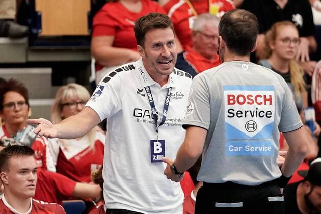 Benjamin Matschke Ben Matschke, Trainer, Head Coach, The Owls, gives instructions, gesticulated, gesticulate with the arms, gives instructions, gesticulate, single picture, action, action, 25 08 2019, Ludwigshafen am Rhein, Handball, Bundesliga, TSG Ludwigshafen Friesenheim The Owls Rhine Neckar Lions xozx