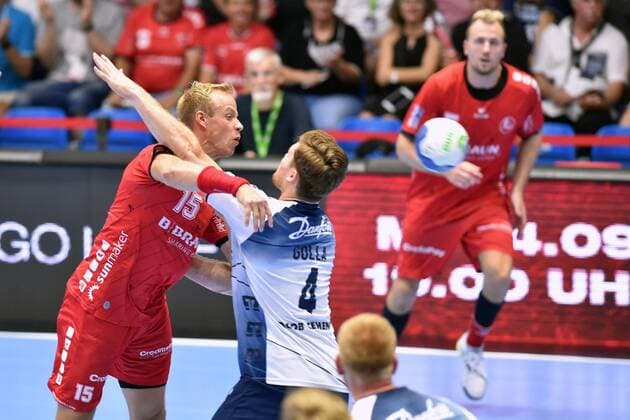 Lasse Mikkelsen MT Melsungen at litter Johannes Golla SG Flensburg Handewitt in block , Julius Kuehn MT Melsungen rear , GER, MT Melsungen SG Flensburg Handewitt, Handball, 1 Bundesliga Maenner, 25 08 2019, GER, MT Melsungen SG Flensburg Handewitt, Handball, 1 Liga Maenner, 25 08 2019 Kassel Copyright: xEIBNER RolandxSippelx EP_RSL