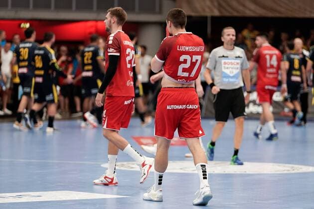 v left Alexander Falk The Owls, 20 , Jerome Müller The Owls, 27 , disappointed looking, disappointment, frustration, disappointed, pessimistic, action, action, game scene, 25 08 2019, Ludwigshafen am Rhein, handball, Bundesliga, TSG Ludwigshafen Friesenheim The Owls Rhine Neckar Lions xozx