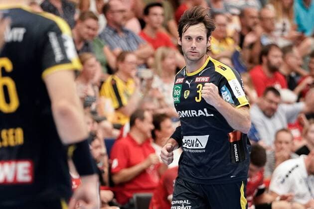 Uwe Gensheimer RNL, 3 cheers on a goal, jubilation, goal jubilation, goal success, celebrate the goal, goal, celebration, cheer on the goal, optimistic, game scene, highlight, single picture, action, action, 25 08 2019, Ludwigshafen am Rhein, handball, Bundesliga, TSG Ludwigshafen Friesenheim The owls Rhine Neckar lions xozx