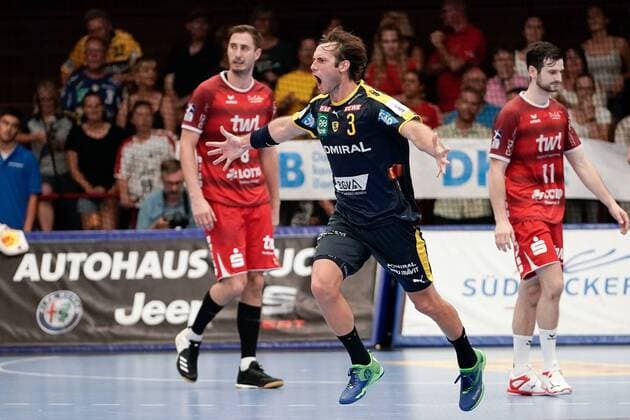 goal scorer Uwe Gensheimer RNL, 3 cheers on a goal, jubilation, goal jubilation, goal success, celebrate the goal, goal, celebration, cheer on the goal, optimistic, game scene, highlight, single picture, action, action, 25 08 2019, Ludwigshafen am Rhein, handball, Bundesliga, TSG Ludwigshafen Friesenheim The Owls Rhine Neckar Lions xozx