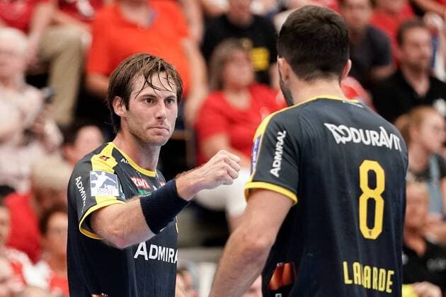 v li Uwe Gensheimer RNL, 3 and Romain Lagarde RNL, 8 , cheer about a goal, cheer, goal jubilation, goal success, celebrate the goal, goal, celebration, cheer about the goal, optimistic, game scene, highlight, action, action, 25 08 2019, Ludwigshafen am Rhein, handball, Bundesliga, TSG Ludwigshafen Friesenheim The Owls Rhine Neckar Lions xozx
