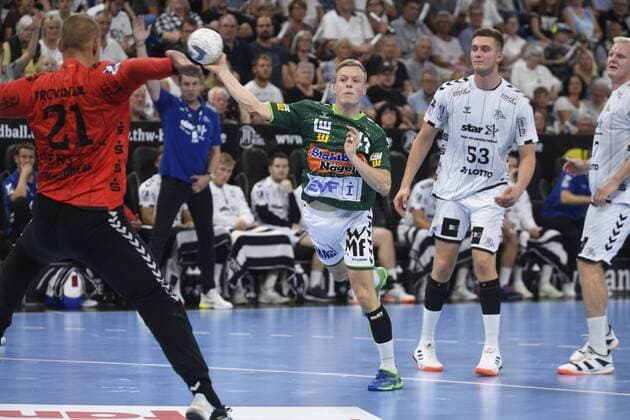 Till Hermann Frisch Auf gegen Dario Quenstedt THW Kiel , Liqui Moly Handball Bundesliga, Men, 1 Matchday, THW Kiel vs FA Göppingen, 25 08 19 Kiel Sparkassen Arena Schleswig Holstein Germany