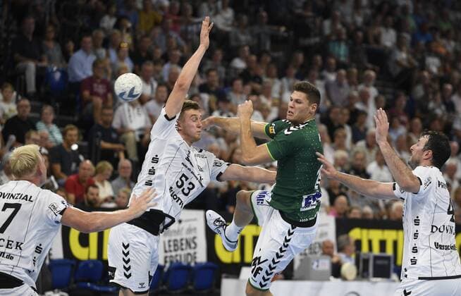Sebastian Heymann Frisch Auf gegen Nikola Bilyk THW Kiel , Liqui Moly Handball Bundesliga, Men, 1 Matchday, THW Kiel vs. FA Göppingen, 25 08 19 Kiel Sparkassen Arena Schleswig Holstein Germany