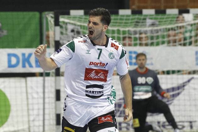 25 08 2019, Swiss Life Hall, Hannover, league game, 1 league, TSV Hannover Burgdorf vs. GWD Minden, in picture Savas Savvas 7, Minden cheers TSV Hannover Burgdorf vs. GWD Minden