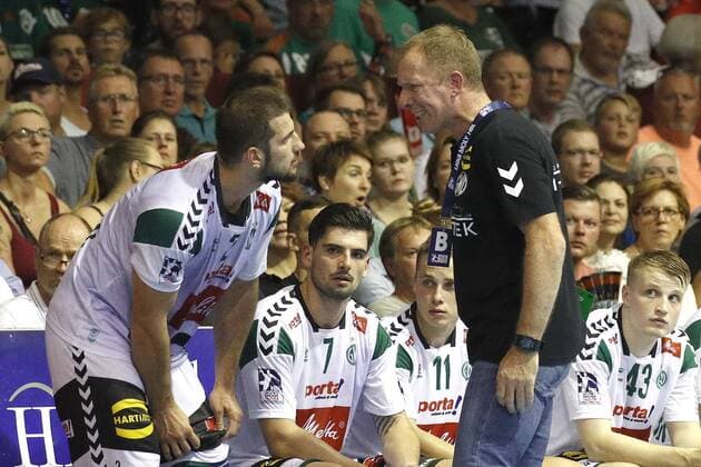 25 08 2019, Swiss Life Hall, Hannover, league game, 1 league, TSV Hannover Burgdorf vs. GWD Minden, in picture Lucas Meister 2, Minden has with Frank Carstens coach, Minden Aerger TSV Hannover Burgdorf vs. GWD Minden