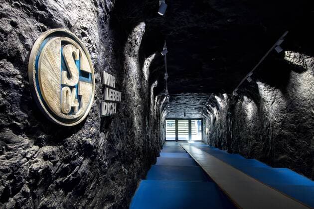 24 08 2019, Soccer, Season 2019 2020, Bundesliga, 2 Matchday FC Schalke 04 FC Bayern Munich, Player Tunnel in the Veltins Arena DFL REGULATIONS PROHIBIT ANY USE OF PHOTOGRAPHS AS IMAGE SEQUENCES AND OR ORQUASI VIDEO Gelsenkirchen Veltins Arena NRW Germany xRHR FOTO KRx