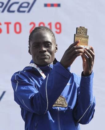 Vivian Kiplagat pose with the gold medal in the Marathon of Mexico City 2019, in Mexico City, Mexico, 25 August 2019. Kenyans Vivian Kiplagat, with a new record, and Duncan Maio, in a slow race, won the Mexico City Marathon on Sunday, which ran with some 25,000 runners at 2,240 meters above sea level. Kenyans Kiplagat and Maio win the Mexico City Marathon !ACHTUNG: NUR REDAKTIONELLE NUTZUNG! Copyright: xMarioxGuzmanx AME131 20190825-637023633242365163