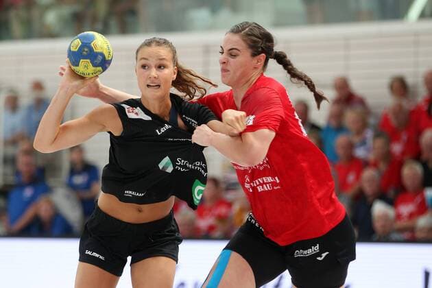 Handball 1 Bundesliga Women, season opening, THC Kopenhageb Haandbold 25 08 2019, Erfurt, Riethsporthalle, Handball 1 Bundesliga Women, season 2019 2020, Thüringer Handballclub, season opening Thüringer HC Kopenhageb Haandbold in picture Josefine Huber THC against Nyala Krullaars Kopenhagen