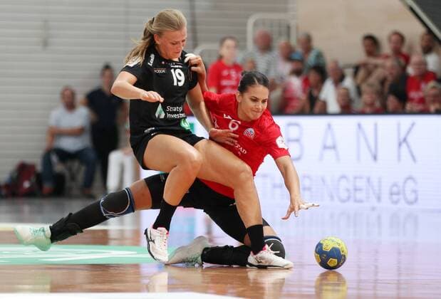 Handball 1 Bundesliga Women, season opening, THC Kopenhageb Haandbold 25 08 2019, Erfurt, Riethsporthalle, Handball 1 Bundesliga Women, season 2019 2020, Thüringer Handballclub, season opening Thüringer HC Kopenhageb Haandbold in picture Almudena Rodriguez THC against Debbie Bont Copenhagen