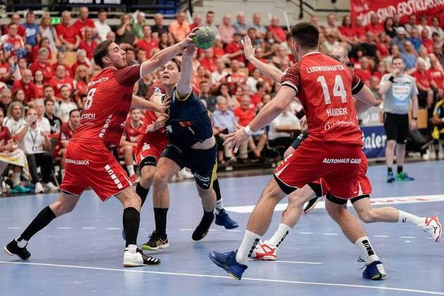 v li Gunnar Dietrich Die Eulen, 8 , Niclas Kirkelokke Kirkelökke, RNL, 6 , Maximilian Haider Die Eulen, 14 , Duel, duel, tackle, tackling, dynamics, action, action, 25 08 2019, Ludwigshafen am Rhein Germany , Handball, Bundesliga, TSG Ludwigshafen Friesenheim Die Eulen Rhein Neckar Löwen xozx