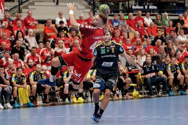 v li Kai Dippe The Owls, 43 , Romain Lagarde RNL, 8 , at the jump throw, throw, goal throw, action, action, game scene, 25 08 2019, Ludwigshafen am Rhein Germany , Handball, Bundesliga, TSG Ludwigshafen Friesenheim The Owls Rhine Neckar Lions xozx
