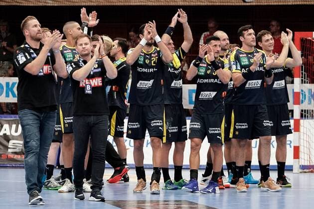 v liver Oliver Roggisch Sports Director, RNL and Kristjan Andresson Trainer, Head Coach, RNL and players of the Rhein Neckar Löwen thank the fans, cheering after the final whistle, victory, winner, winner, cheers, cheer, joy, optimistic, highlight, action, action, 25 08 2019, Ludwigshafen am Rhein Germany , Handball, Bundesliga, TSG Ludwigshafen Friesenheim The Owls Rhein Neckar Löwen xozx