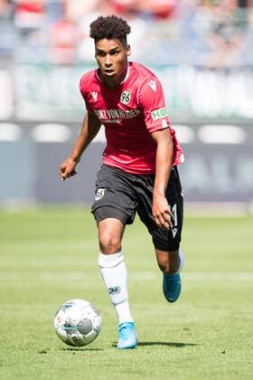 Linton MAINA H with ball, single action with ball, action, whole figure, portrait format, football 2 Bundesliga, 4 matchday, Hannover 96 H SpVgg Greuther Fuerth FUE 1 1, on 24 08 2019 in Hannover Germany Â