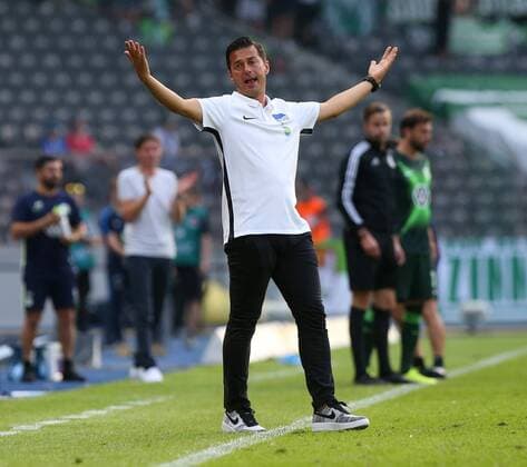 Hertha BSC vs VfL, 1 BL Berlin, 25 08 2019, FUßBALL Hertha BSC Berlin vs VfL Wolfsburg, 1 BL, season 2019 20, Olympiastadion Picture shows head coach Ante Covic Hertha BSC Berlin loudly on the sidelines, gesticulating DFL REGULATIONS PROHIBIT ANY USE OF PHOTOGRAPHS AS IMAGE SEQUENCES AND OR QUASI VIDEO Berlin