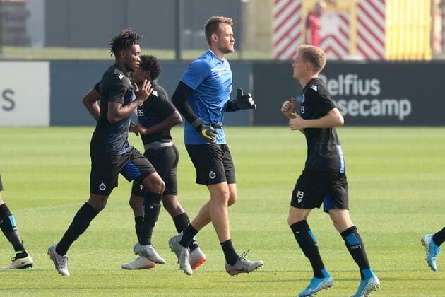 Club s David Okereke and Club s goalkeeper Simon Mignolet pictured during a training session of Belgian soccer team Club Brugge, Tuesday 27 August 2019 in Brugge, in preparation of Tomorrow s return match against Austrian club LASK Linz in the play-offs of the UEFA Champions League. BRUNOxFAHY  x05649910x
