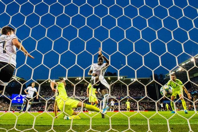 190828 Babajide David Akintola of Rosenborg scores the 1 0 goal during the Champions League play off match between Rosenborg and Dinamo Zagreb on August 28, 2019 in Trondheim Photo Marius Simensen BILDBYRAN Cop 238 bbeng champions league play off dinamo zagreb football fotball fotboll rosenborg,  Copyright: MARIUSxSIMENSEN BB190828BB031