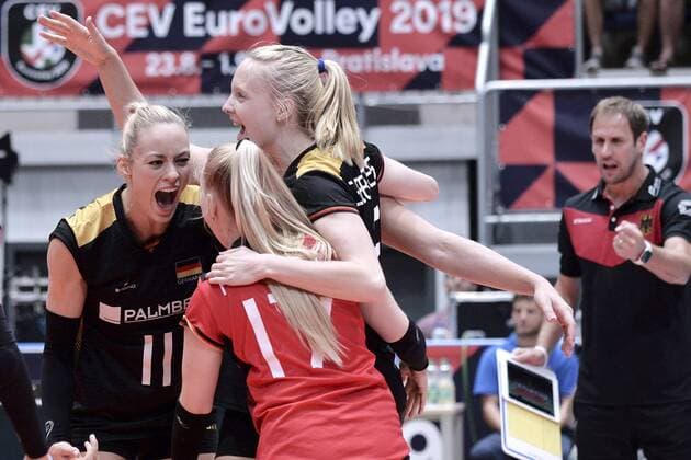 LIPPMANN Louisa 11 Team Germany cheers with POGANY and GEERTIES rects coach KOSLOWSKI Womens European Volleyball Championships 2019 in Slovakia in Bratislava preliminary round match Germany Russia 26 August 2019 in Bratislava